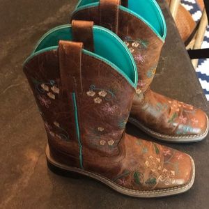 Cowgirl boots size 1